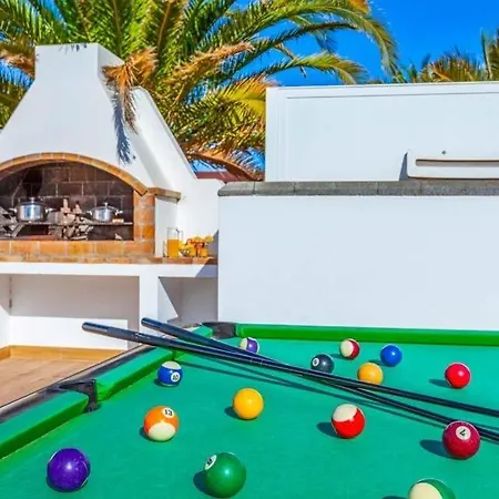 Sleeps 8 Pool Air Con T809737 Villa *