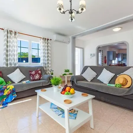 ヴィラ Sleeps 8 Pool Air Con T809737 *